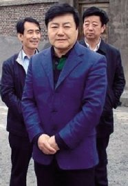 国家能源局官员家藏上亿现金 常骑旧车上班